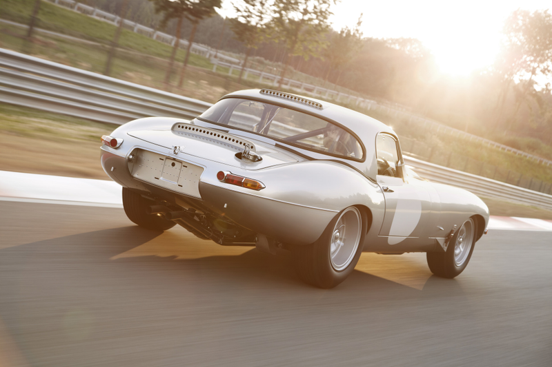 Illustration for article titled Jaguar Brings Back The Lightweight E-Type And It Is Unbelievably Sexy